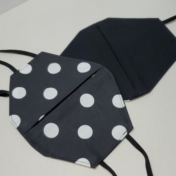 🖤FREE W/BUNDLE PURCHASE🖤*Polka Dotted Handcrafted Face Mask - Picture 3 of 7